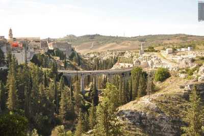 Antiche chiese, profondi canyon, panorami mozzafiato: Gravina, paese che si nasconde